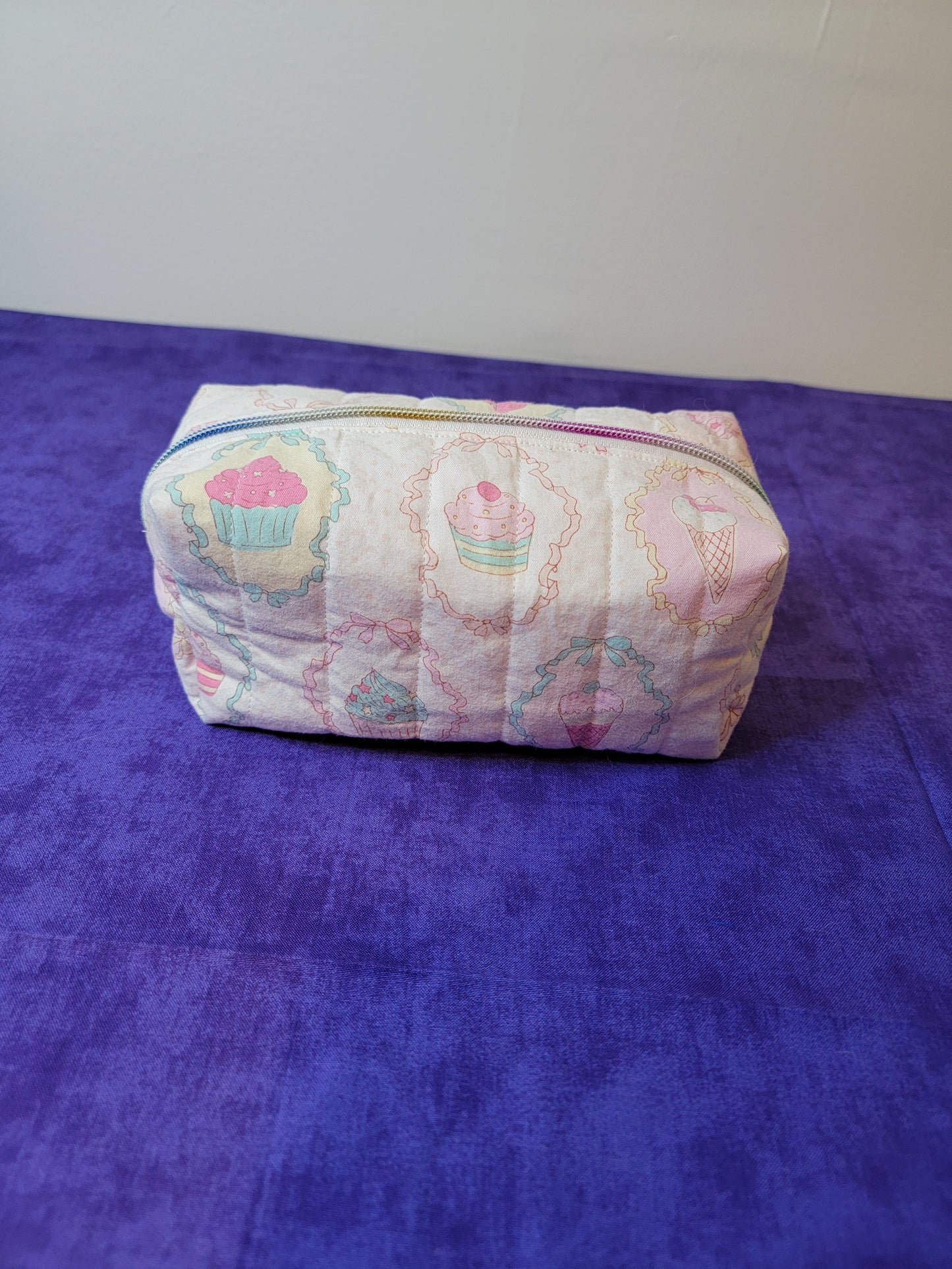 Cupcake small quilted bag