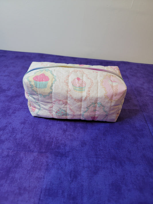 Cupcake small quilted bag