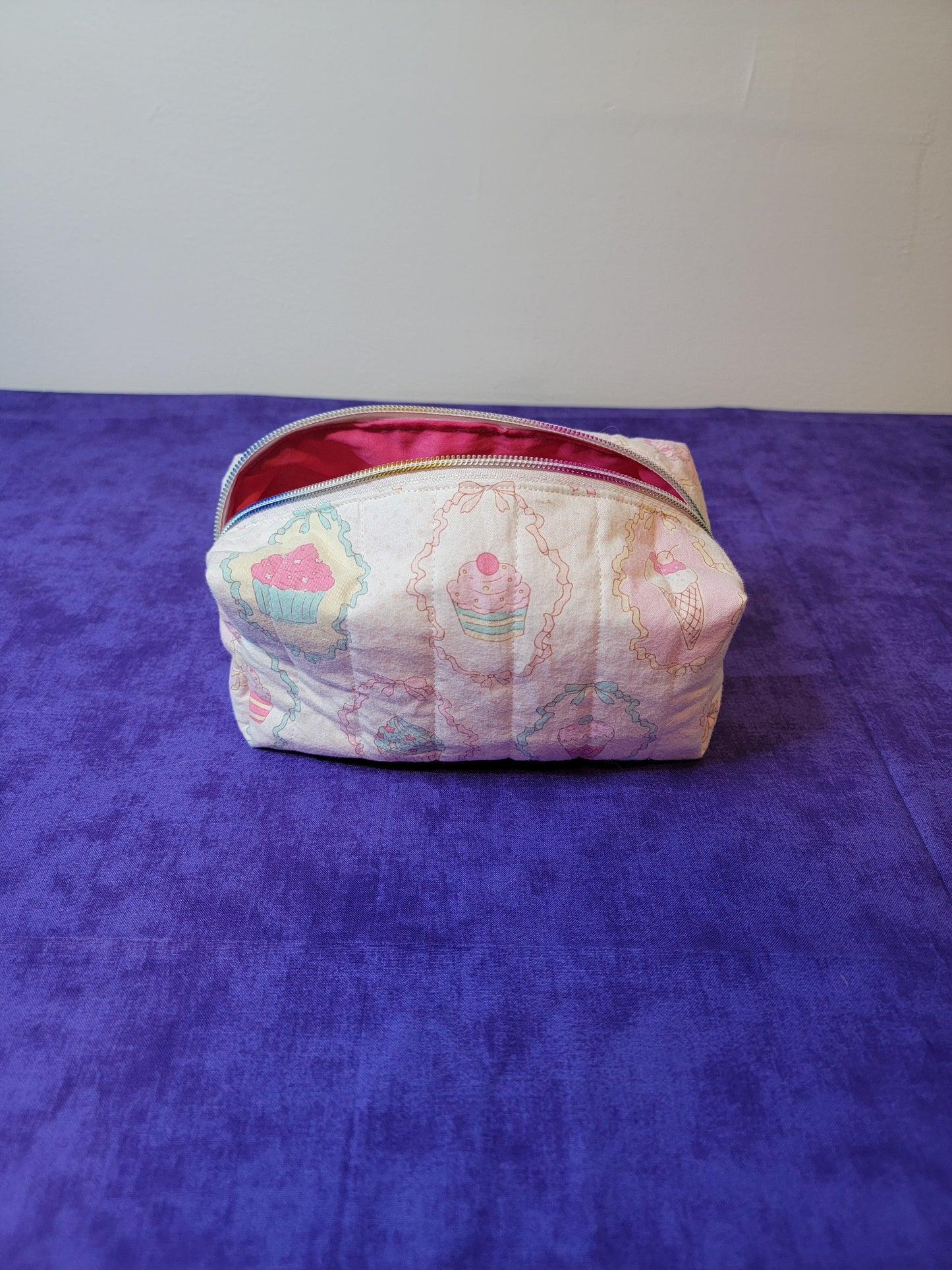 Cupcake small quilted bag