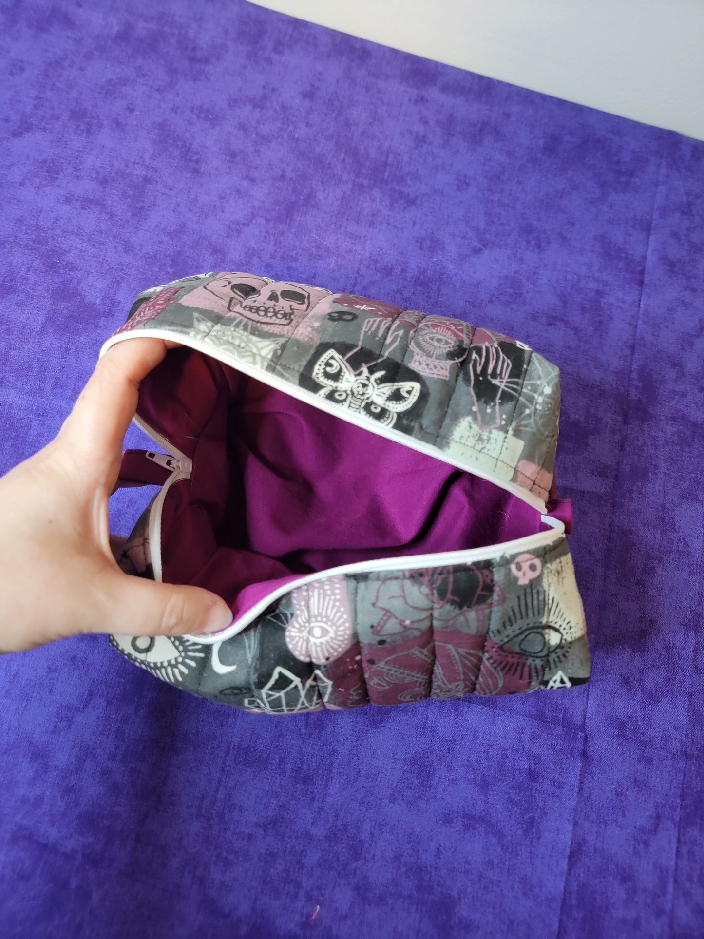 Large skull designs quilted bag