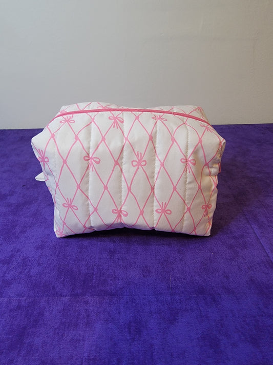 Oopsie - Large pink and white bows quilted bag